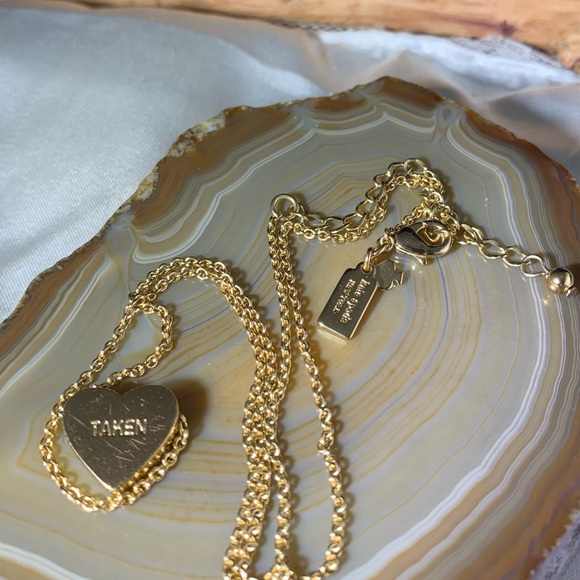 KATE SPADE 12K GOLD PLATED TAKE HEART PENDANT SAYS.SINGLE/TAKEN NECKLACE - Picture 5 of 5